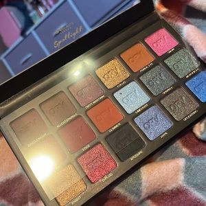 OPV BEAUTY Spotlight eyeshadow palette